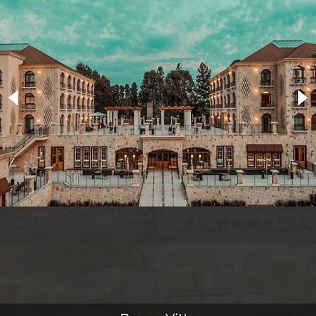 Buona Vitta Gramado Resort & Spa By Gramado Parks Exterior foto The photo shows a spacious and elegant building design, likely a hotel or resort. The structure features multiple stories and large windows, with outdoor seating areas visible on a terrace or patio. The exterior has a combination of stone and modern 